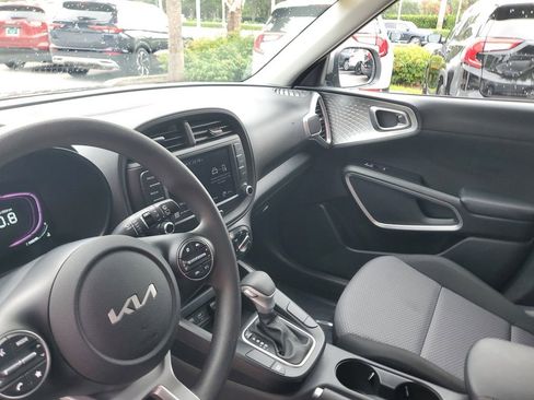 Used 2023 Kia Soul LX w/ LX Technology Package FWD image 23