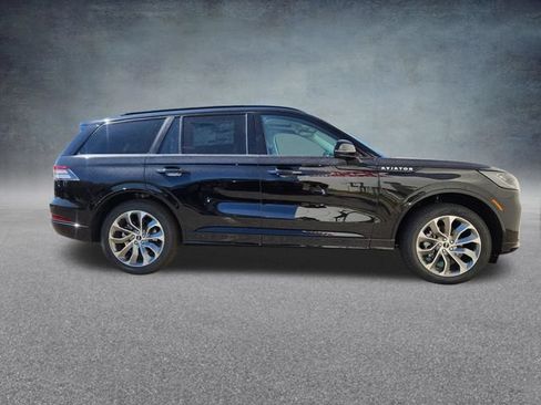 New 2026 Lincoln Aviator AWD w/ Jet Appearance Package image 8