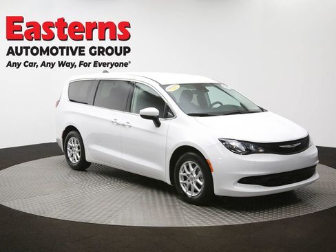 Used 2023 Chrysler Voyager LX image 49