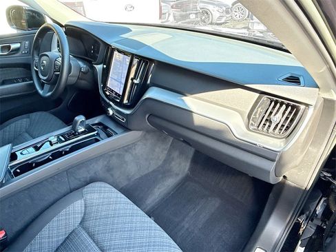 Used 2023 Volvo XC60 B5 Core image 34