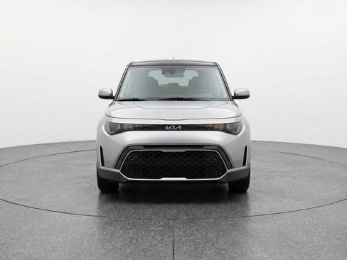 Used 2025 Kia Soul LX w/ LX Technology Package FWD image 2