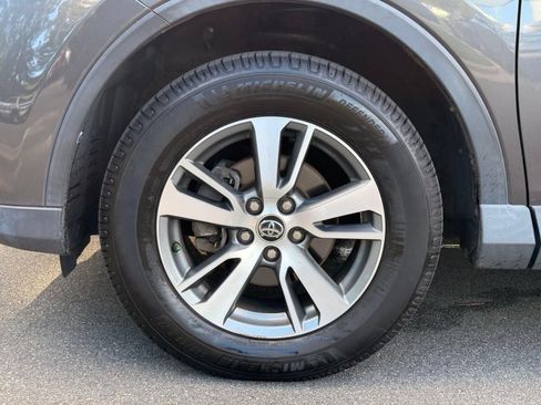 Used 2018 Toyota RAV4 XLE AWD/4WD image 14