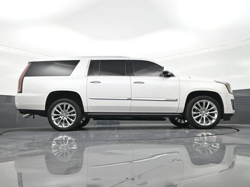 Used 2019 Cadillac Escalade ESV Premium Luxury RWD image 32