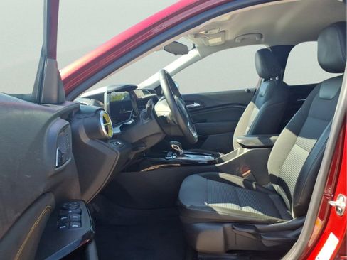 Used 2025 Chevrolet Trax LT w/ Driver Confidence Package FWD image 17