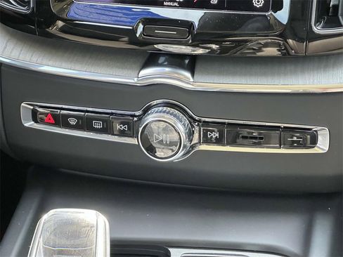 Certified 2025 Volvo XC60 B5 Ultra w/ Protection Package Premier image 15