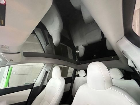 Used 2021 Tesla Model Y Performance image 9