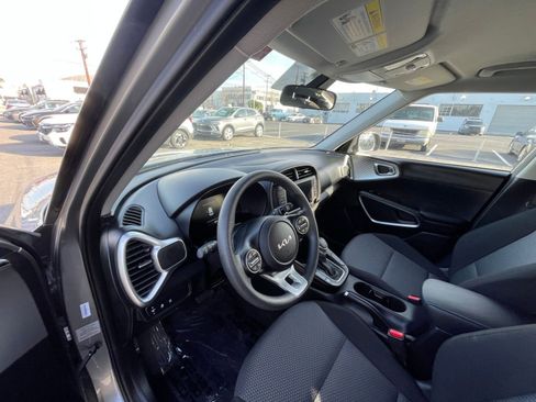 Used 2025 Kia Soul LX w/ LX Technology Package image 34