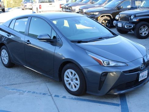Used 2022 Toyota Prius L Eco image 3