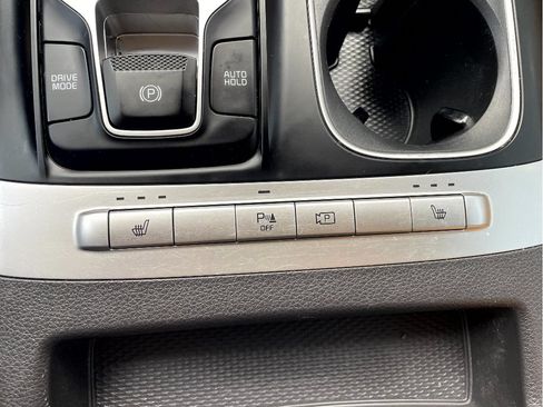 Used 2023 Kia Carnival LX FWD image 20