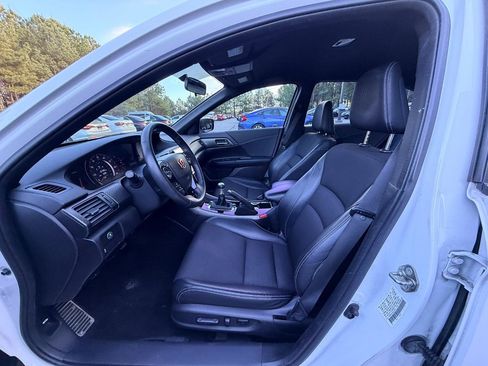 Used 2017 Honda Accord Sport image 8