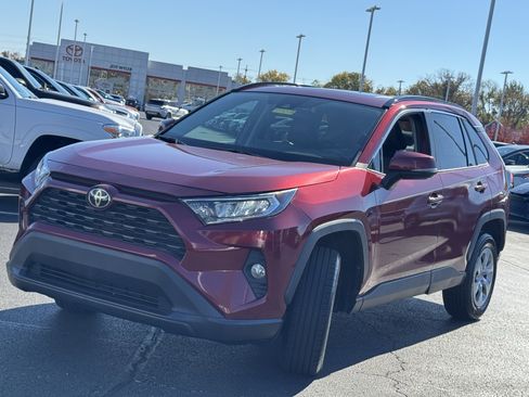 Used 2020 Toyota RAV4 XLE Premium image 15
