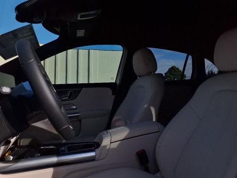 Certified 2025 Mercedes-Benz GLA 250 image 18