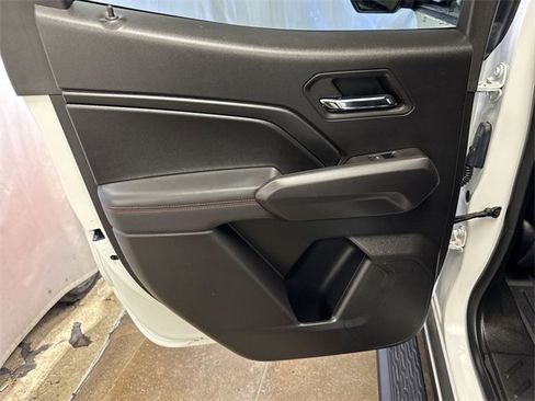 Used 2024 Chevrolet Colorado Z71 w/ Z71 Convenience Package 2 image 23