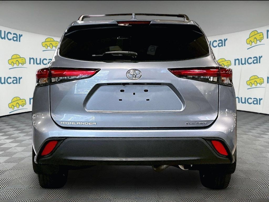 Used 2020 Toyota Highlander XLE AWD/4WD image 5
