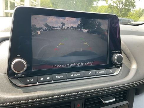 Used 2024 Nissan Rogue SV FWD image 28