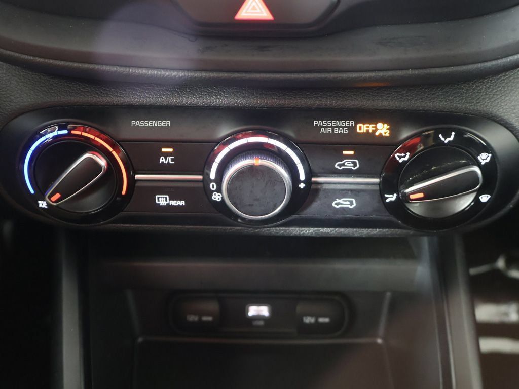 Used 2023 Kia Soul LX w/ LX Technology Package FWD image 40