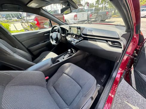 Used 2018 Toyota C-HR XLE FWD image 24