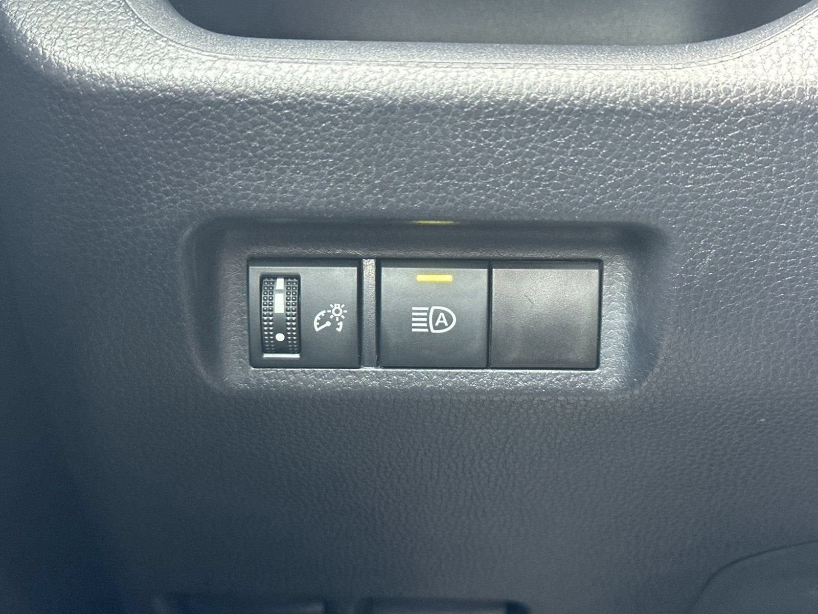 Used 2025 Toyota RAV4 XLE AWD/4WD image 30