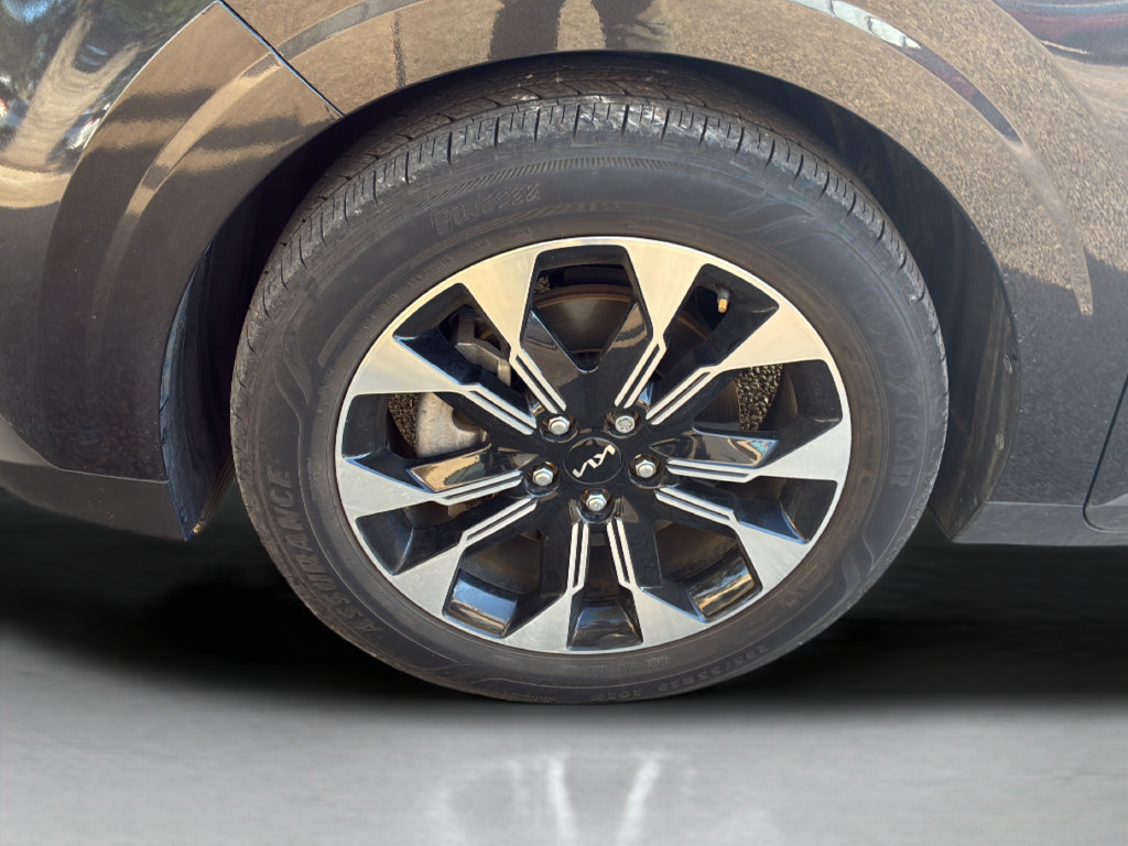 Used 2024 Kia Carnival EX FWD image 44