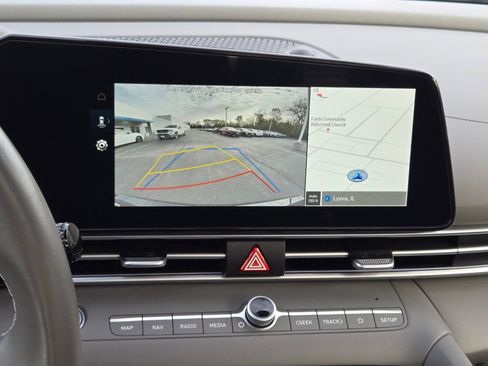 Used 2025 Hyundai Elantra SEL image 25