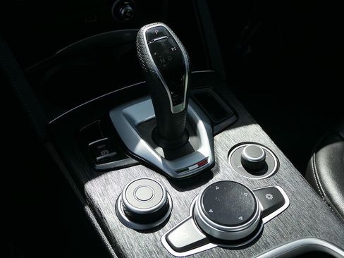 Used 2023 Alfa Romeo Stelvio Sprint RWD image 18