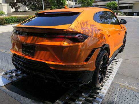 Used 2024 Lamborghini Urus S AWD/4WD image 9