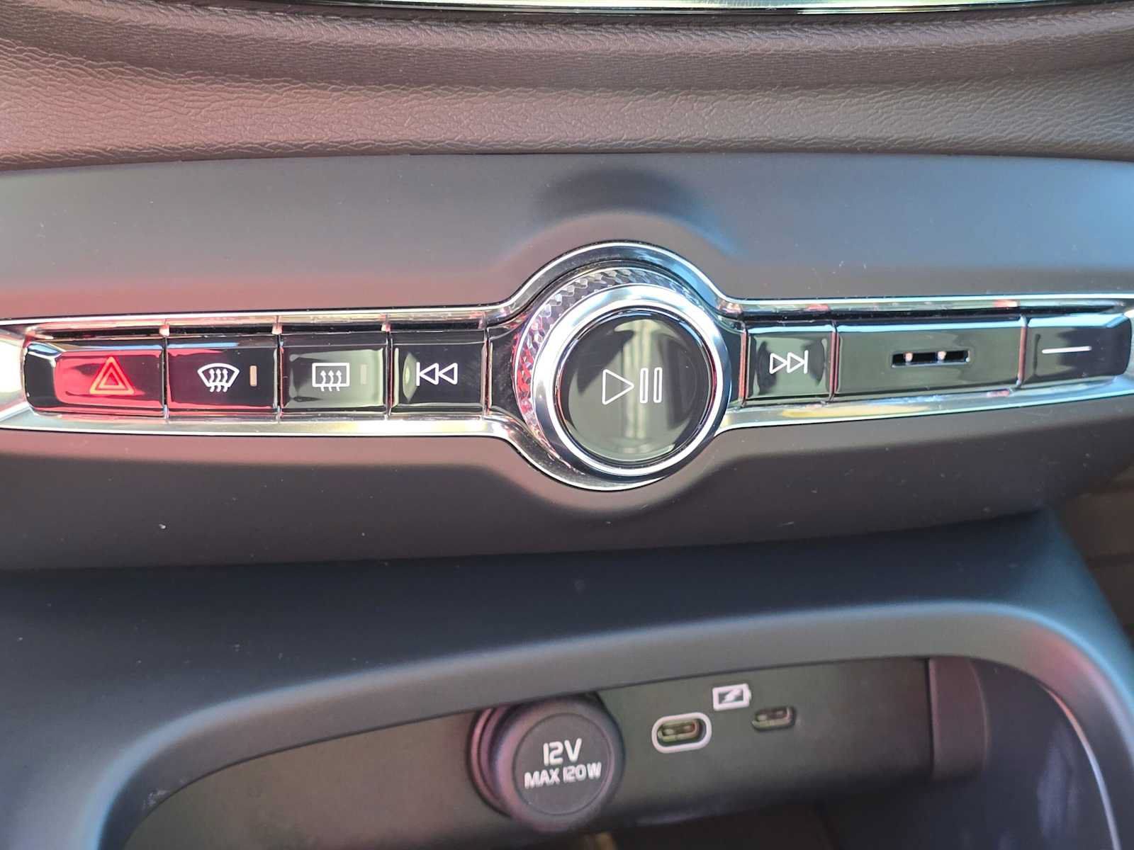 Used 2023 Volvo XC40 Recharge Plus w/ Protection Package Premier AWD/4WD image 30