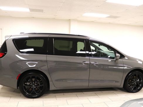 Used 2022 Chrysler Pacifica Touring-L w/ S Appearance Package FWD image 93