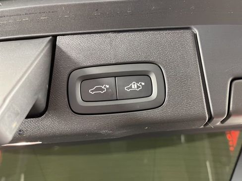 Used 2025 Volvo XC60 B5 Plus image 48