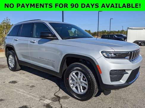 New 2025 Jeep Grand Cherokee Laredo image 1