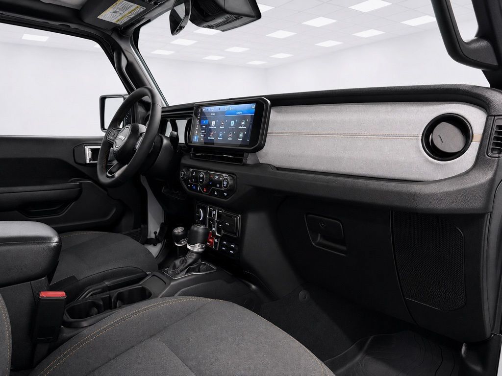 Used 2024 Jeep Wrangler Unlimited AWD/4WD image 17