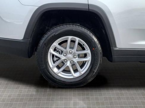 Used 2025 Jeep Grand Cherokee L Laredo AWD/4WD image 50