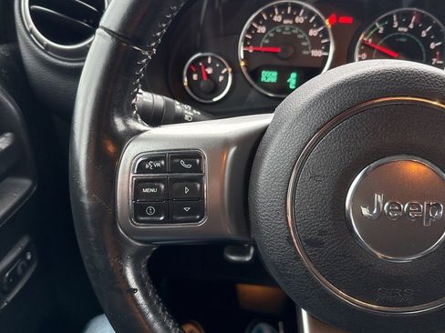 Used 2018 Jeep Wrangler Unlimited Sahara image 31