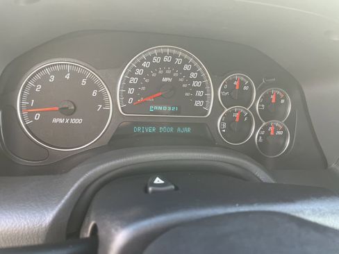 Used 2004 GMC Envoy XUV SLE image 25