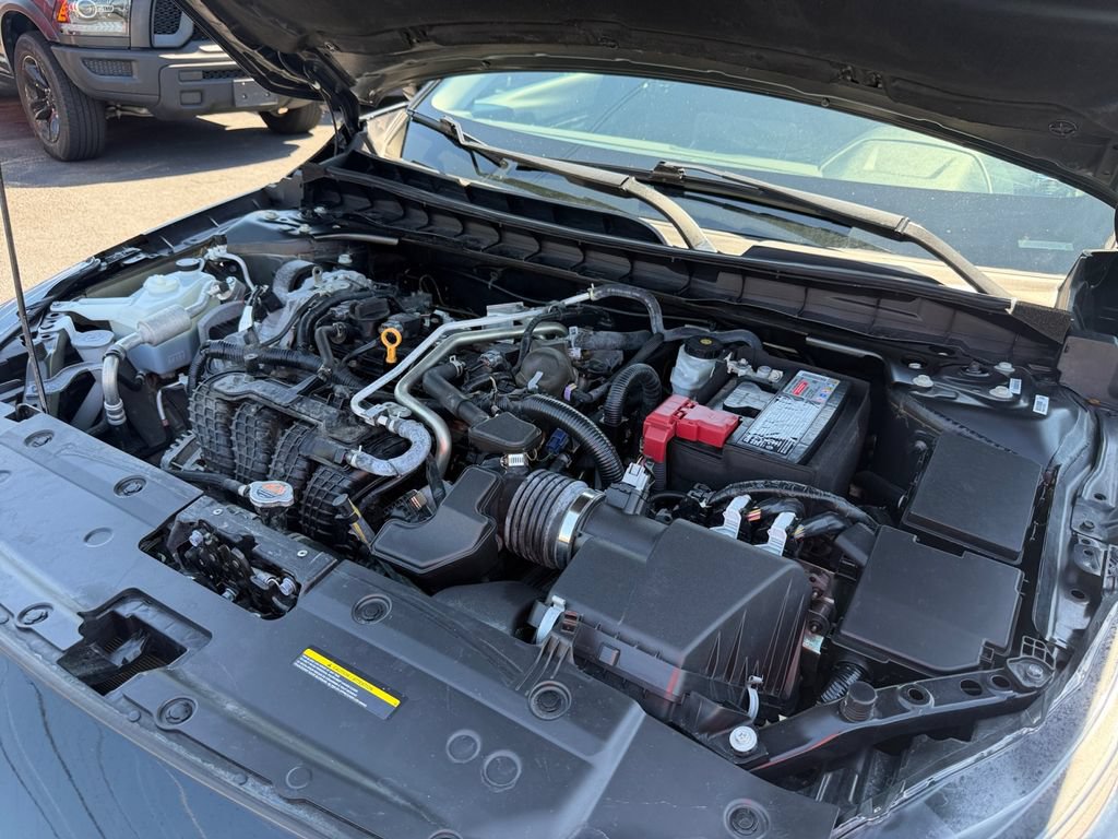 Used 2025 Nissan Altima 2.5 SV FWD image 19
