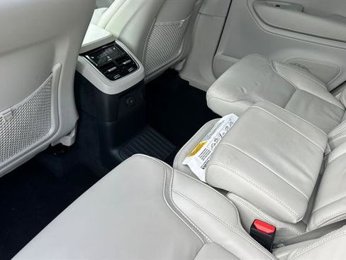 Certified 2025 Volvo XC90 T8 Ultra w/ Protection Package Premier image 12