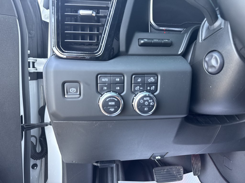 Used 2024 GMC Sierra 1500 AT4 w/ Technology Package AWD/4WD image 19