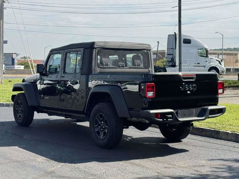 Used 2025 Jeep Gladiator Sport AWD/4WD image 2