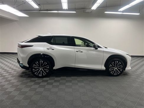 Used 2023 Lexus RZ 450e Premium image 4