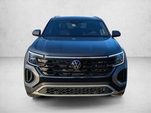 Used 2024 Volkswagen Atlas Cross Sport SE image 2
