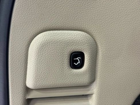 Used 2019 Jeep Grand Cherokee Limited w/ Luxury Group II AWD/4WD image 34