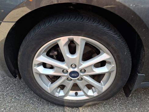 Used 2017 Ford Transit Connect XLT FWD image 3