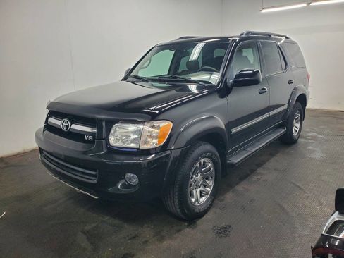 Used 2005 Toyota Sequoia SR5 image 1