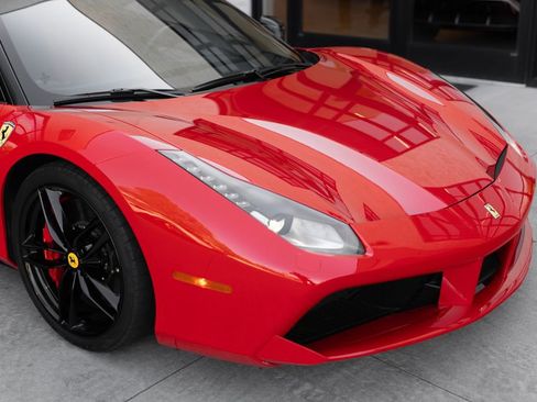 Used 2017 Ferrari 488 GTB RWD image 2