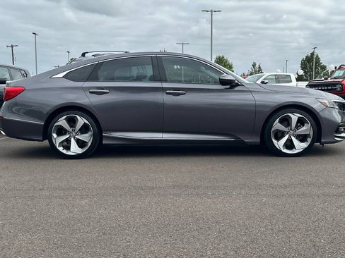 Used 2018 Honda Accord Touring image 3