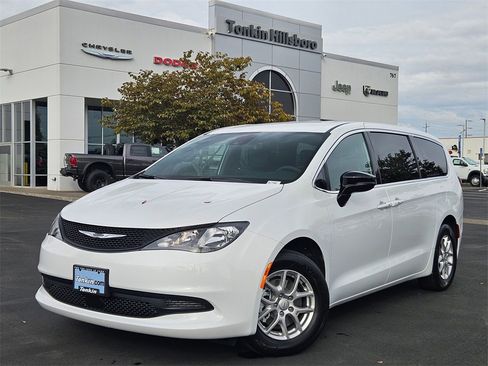 New 2026 Chrysler Voyager LX image 2