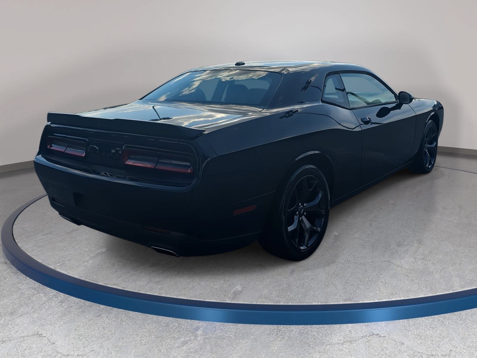 Used 2020 Dodge Challenger SXT w/ Blacktop Package RWD image 5
