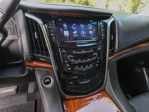 Used 2015 Cadillac Escalade ESV Luxury RWD image 19