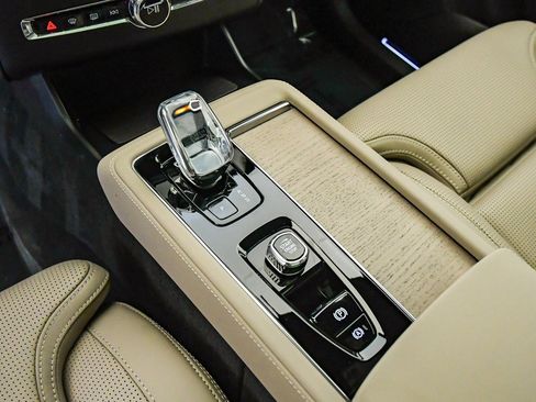 Certified 2025 Volvo XC90 B6 Ultra w/ Protection Package Premier image 23