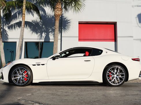 Used 2024 Maserati GranTurismo Trofeo image 21